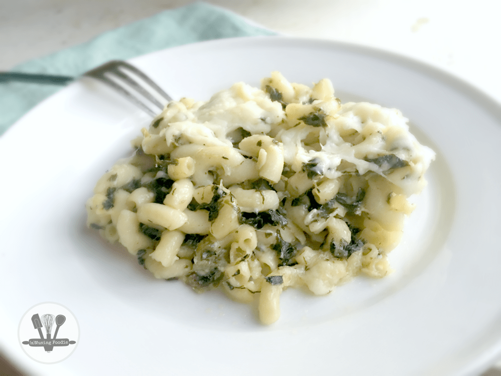 Creamy spinach pasta bake, a comforting dish bursting with cheesy goodness and vibrant flavors.