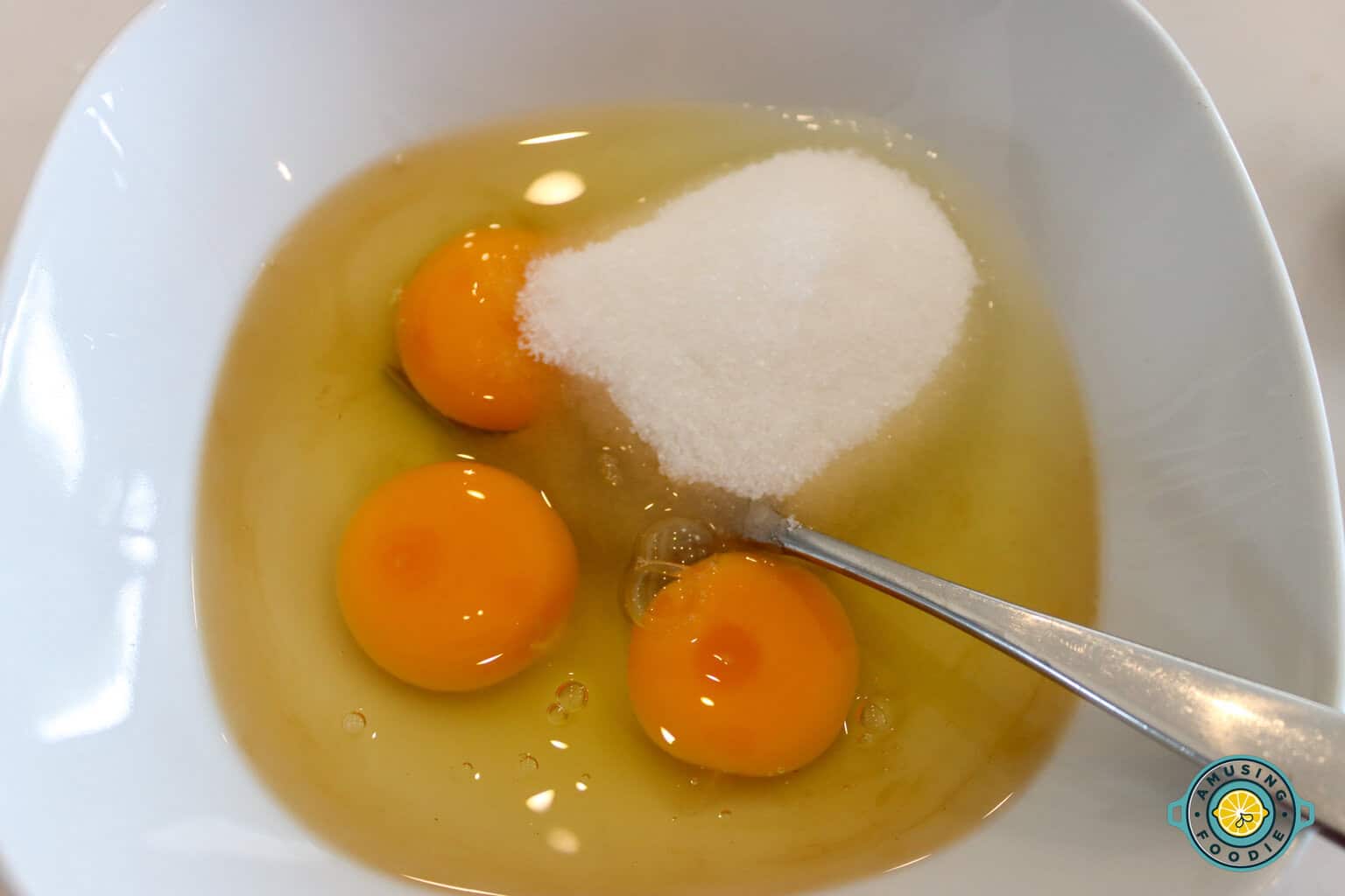 Eggs and sugar mixture